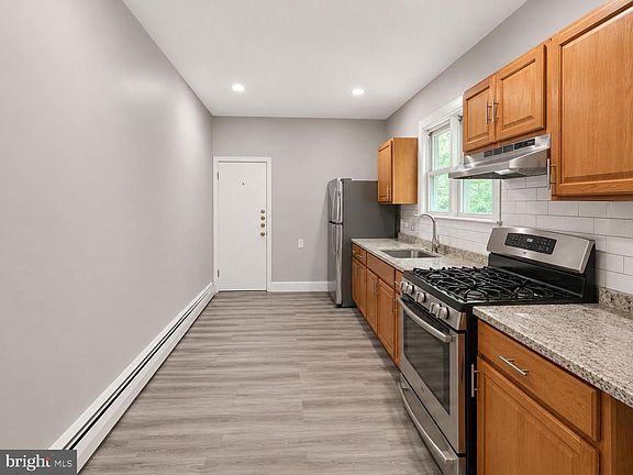 3rd image of 717 Division St