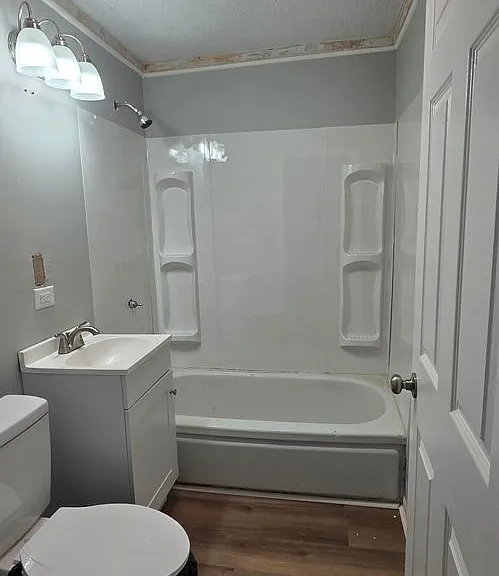 1631 W 7th St — Photo 9