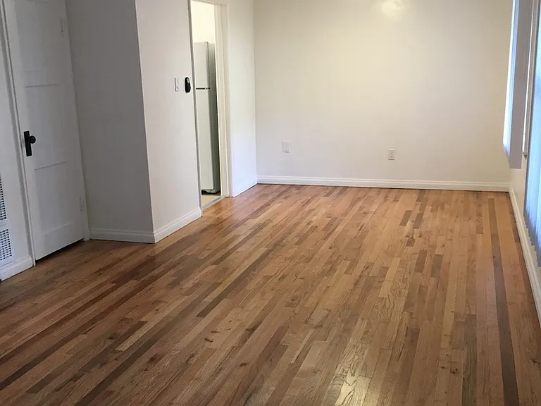 LA MESA — Photo 6