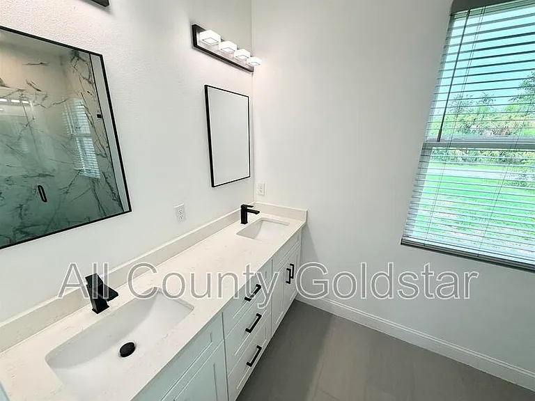 6049 Higgins Ln — Photo 14