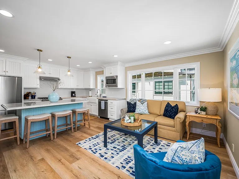 215 Poinsettia Ave #1/2 — Photo 9