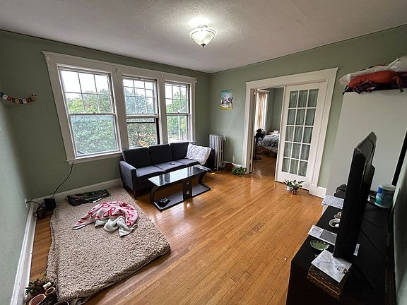 2nd image of 172 Norfolk St #9