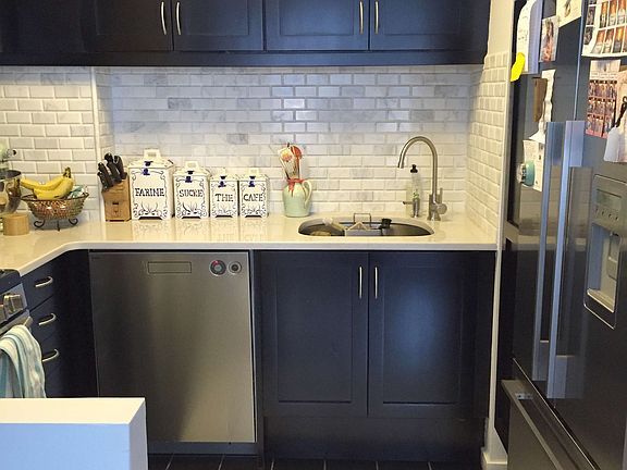 5th image of 150 W 56th St APT 3511