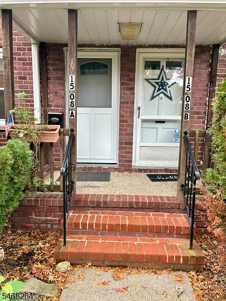 2 bed, 1.0 bath, $3,400 — Photo 2