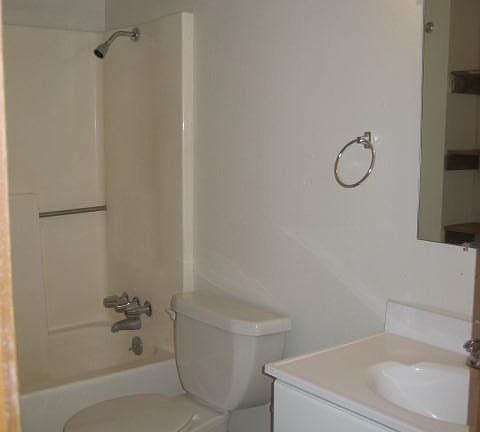 5th image of 1111A Hickory Dr