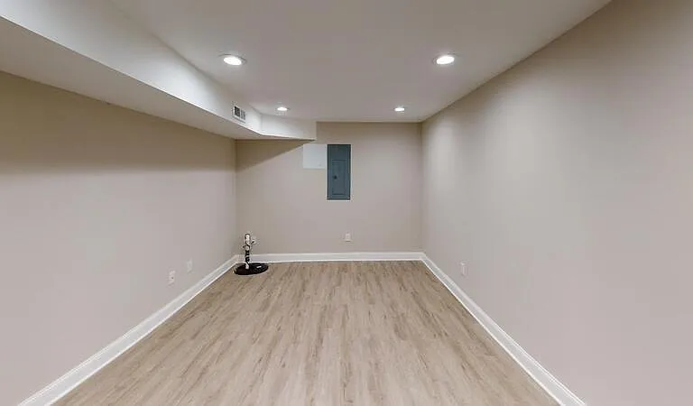 224 N Rose St — Photo 9