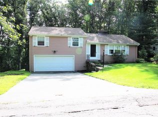 14 Wildwood Rd, North Smithfield, RI 02896