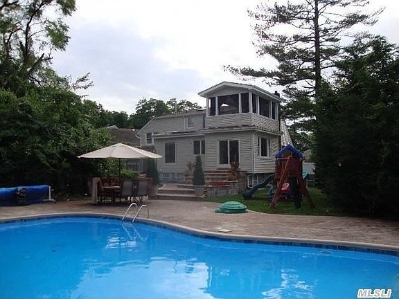 3rd image of 2613 Locust Ave
