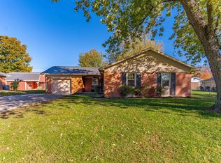 1606 Robin Ln, Mount Vernon, IN 47620