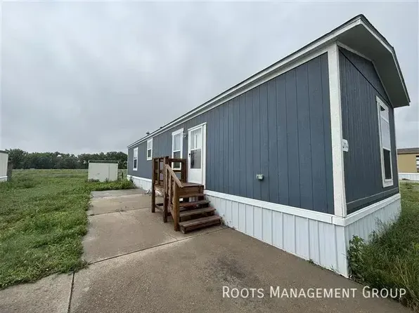 1010 Reservation Rd #J-14, Hays, KS 67601