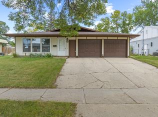 1932 2nd Ave SW, Minot, ND 58701