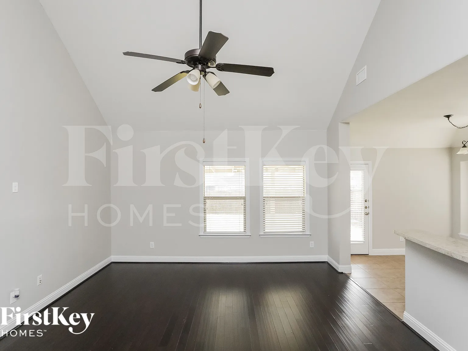 3 bed, 2.0 bath, 1609 sqft, $2,130 — Photo 2