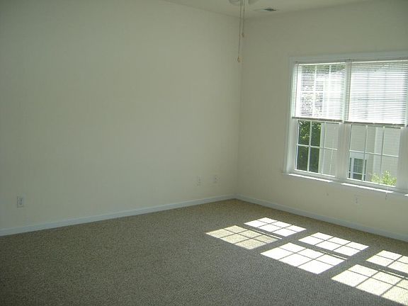 4th image of 3821 Galantis Dr APT A