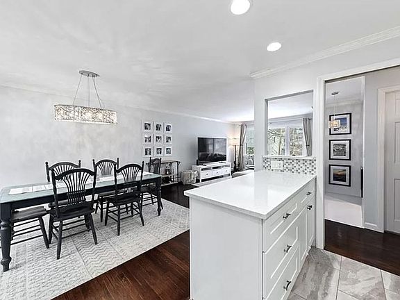 5th image of 6 McKendry Ct