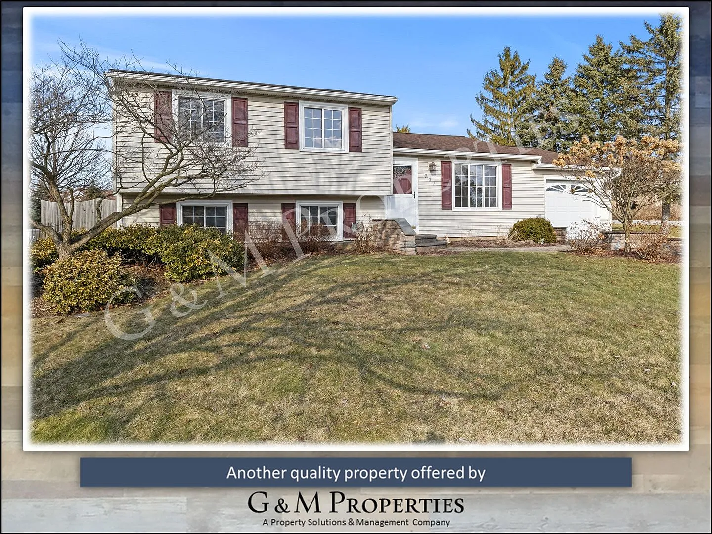Beautifully Renovated 3-Bedroom Split-Level Home for Rent Move-In Ready! — Photo 3