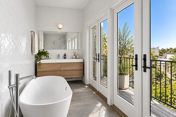 Bathroom, photo 2