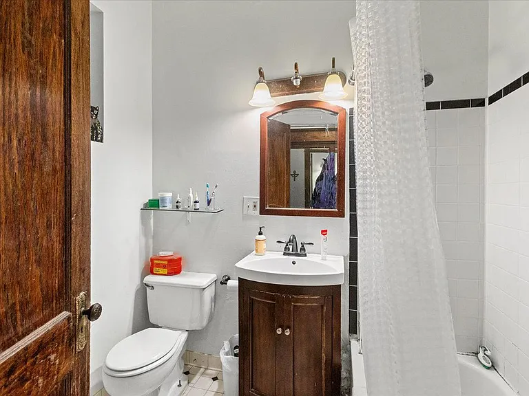 4002 N Southport Ave #2 — Photo 3