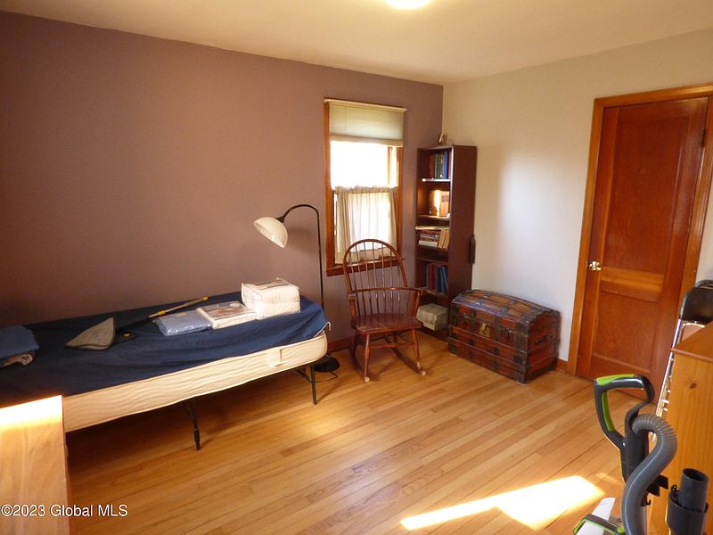 5th image of 60 Seaman Avenue