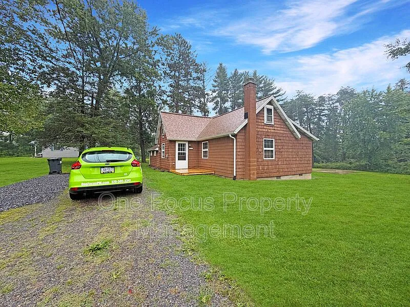 3 bed, 1.0 bath, $1,295 — Photo 1