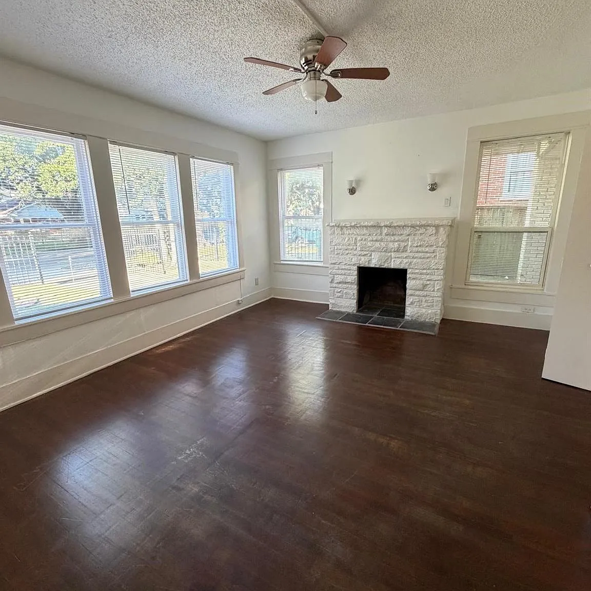 1 bed, 1.0 bath, $1,100 — Photo 2