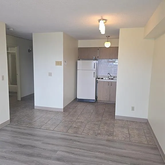 150 Park St W #811 — Photo 6