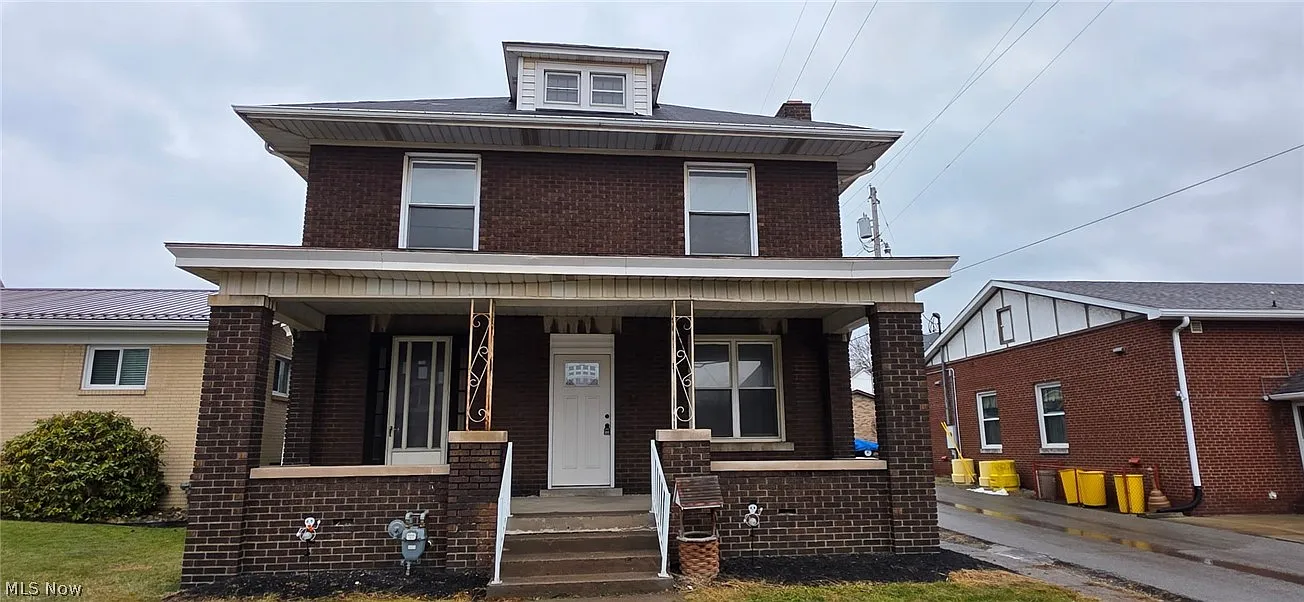 1254 Main St photo 1