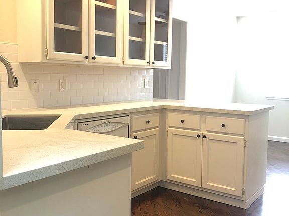 3rd image of 5274 Northlawn Dr
