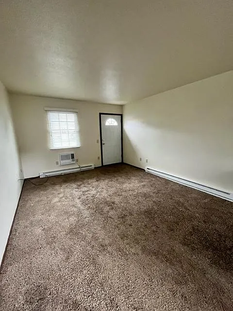 1160 S Lincoln Ave — Photo 2