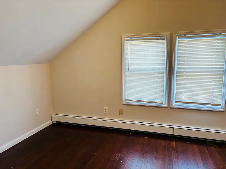 146 Westbury Ave — Photo 10