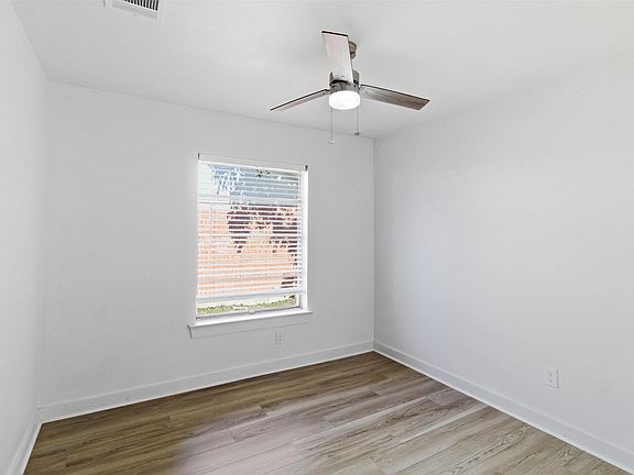 5th image of 2942 Townsend Dr