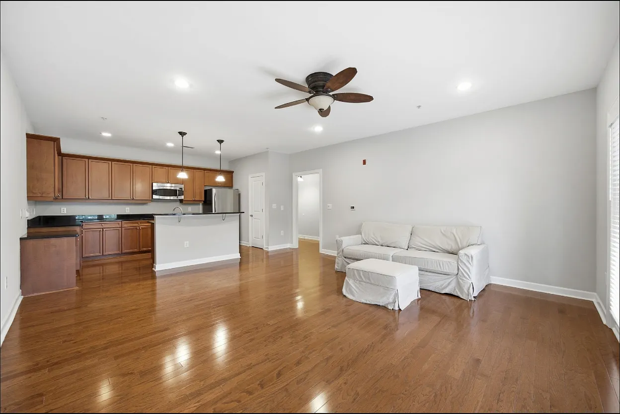 1 bed, 822 sqft, $1,550 — Photo 1