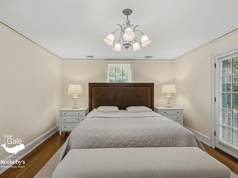 180 Greenway Ter S — Photo 17