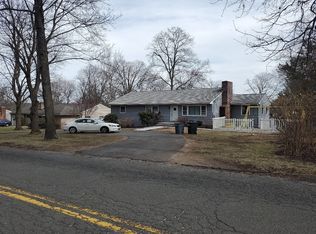 95 Candlewood Lake Rd N, New Milford, CT 06776