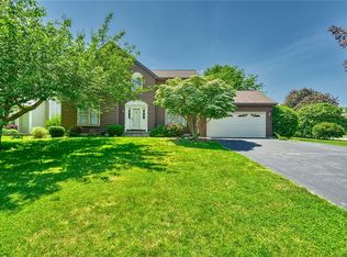 151 Woodstone Ln, Rochester, NY 14626