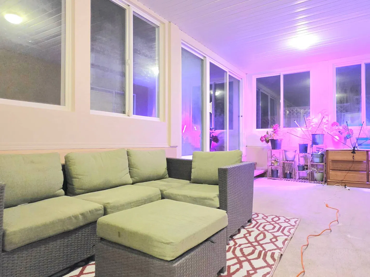 2 bed, 900 sqft, $2,400 — Photo 1