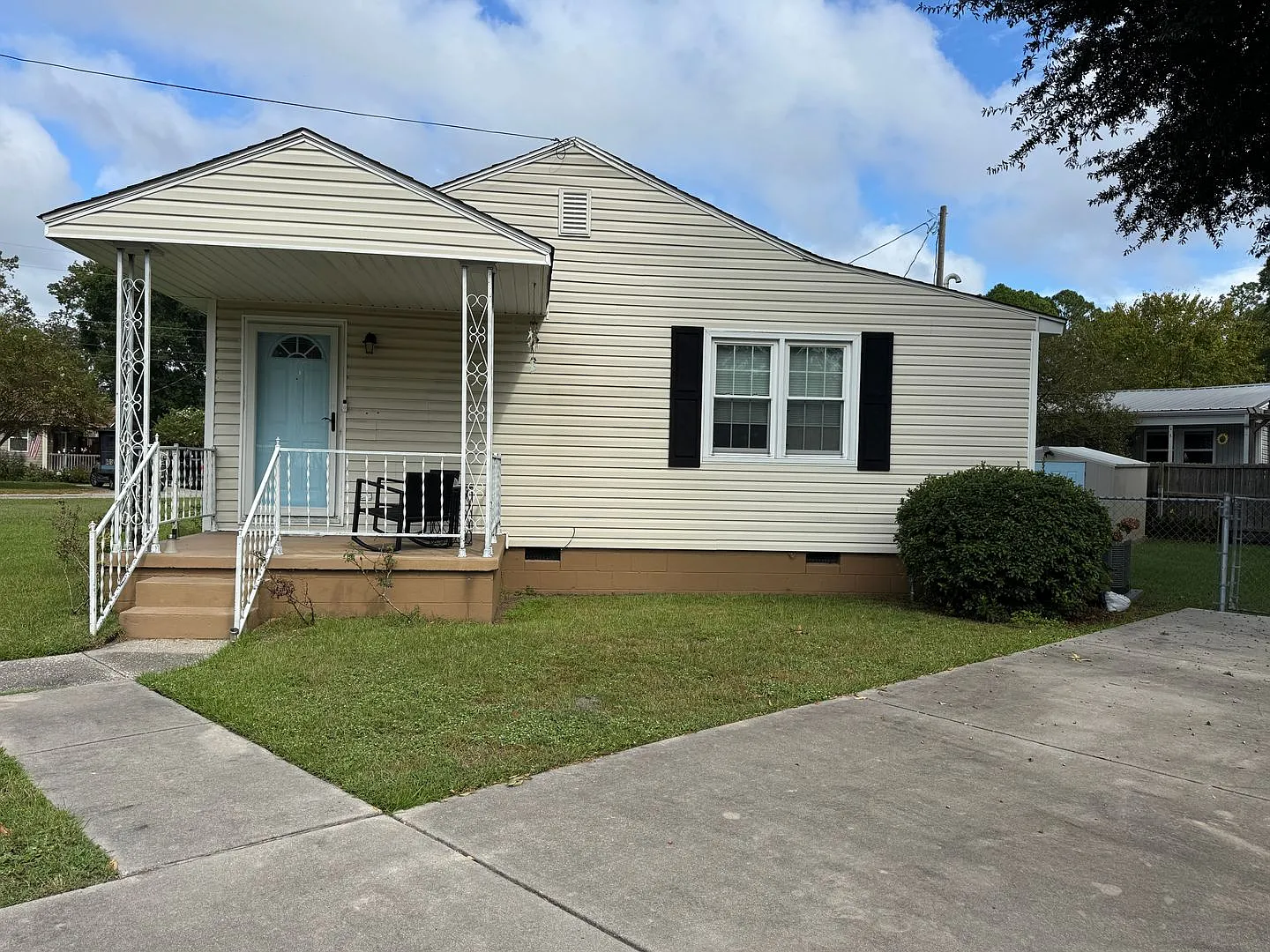 Charming 2BR/2BA Home Near Historic Downtown New Bern — Photo 3