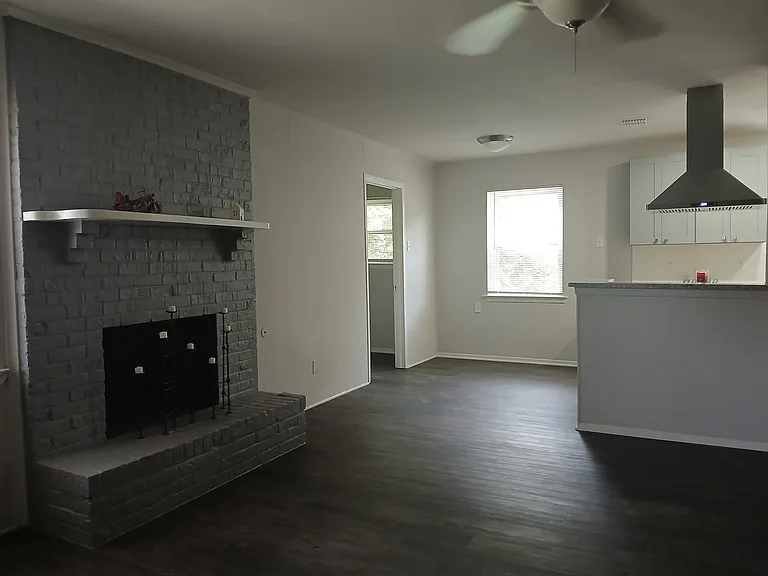 3924 Sun Valley Ct — Photo 2