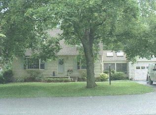 7 Beechwood Dr, Danbury, CT 06810