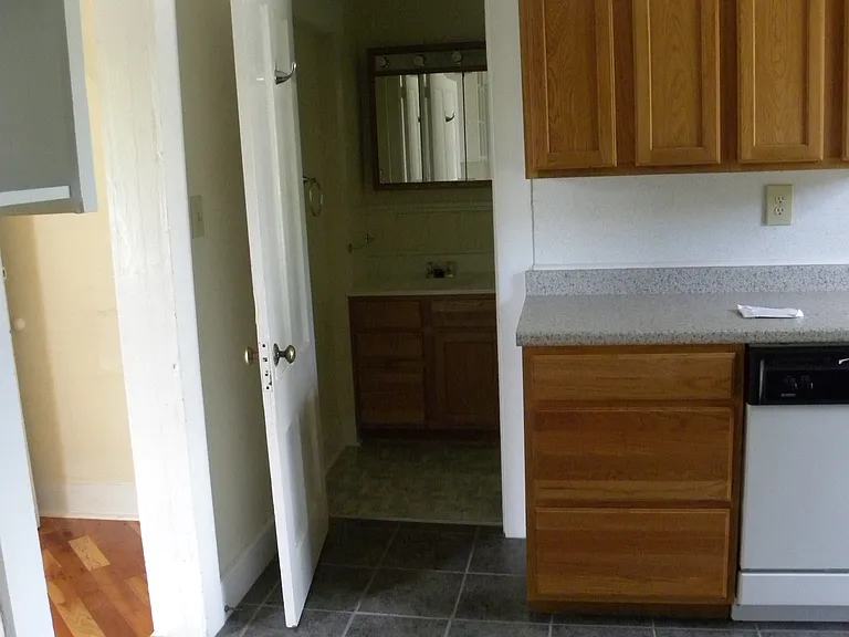 23 Seminary Hl — Photo 19
