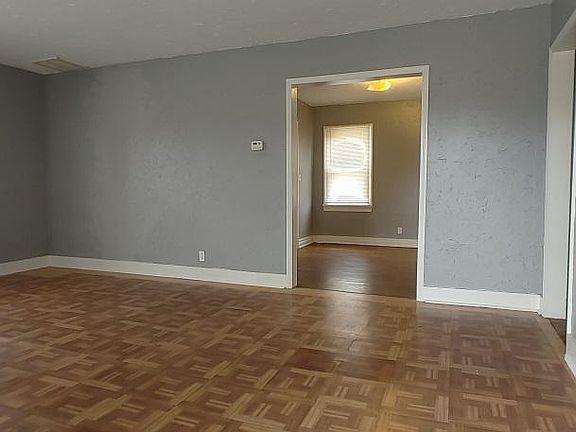 3rd image of 1527 NE 20th St