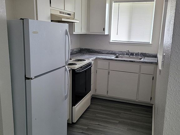All-electric kitchen. Including: fridge, range/oven, garbage disposal.