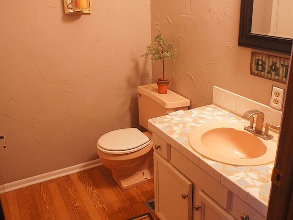 1/2 bath with laundry hookup