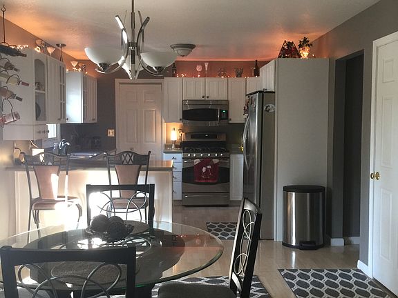 4th image of 18 Hickory Trace Dr