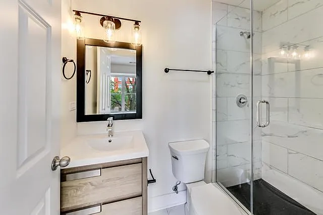 815 S Carpenter St #2F — Photo 10
