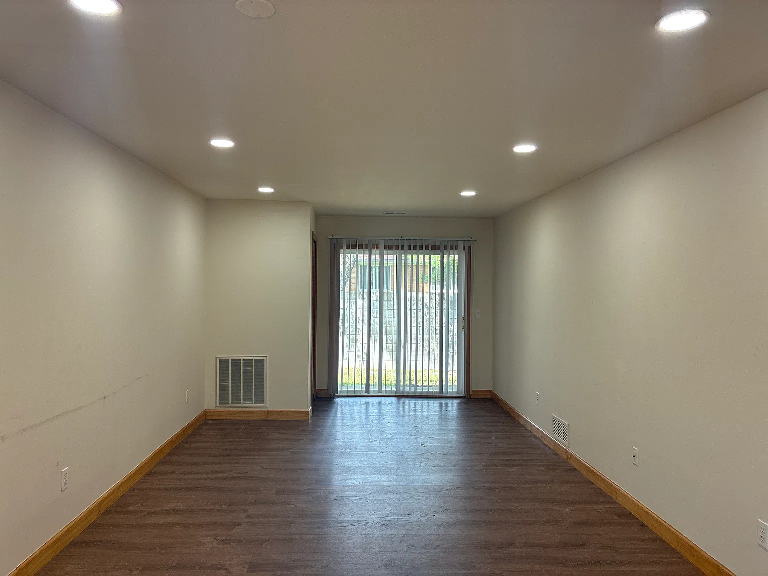 2 bed, 918 sqft, $1,300 — Photo 4