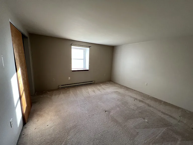 117 Marsh Ln #4 — Photo 4