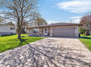 823 Tyler ROAD, Howards Grove, WI 53083