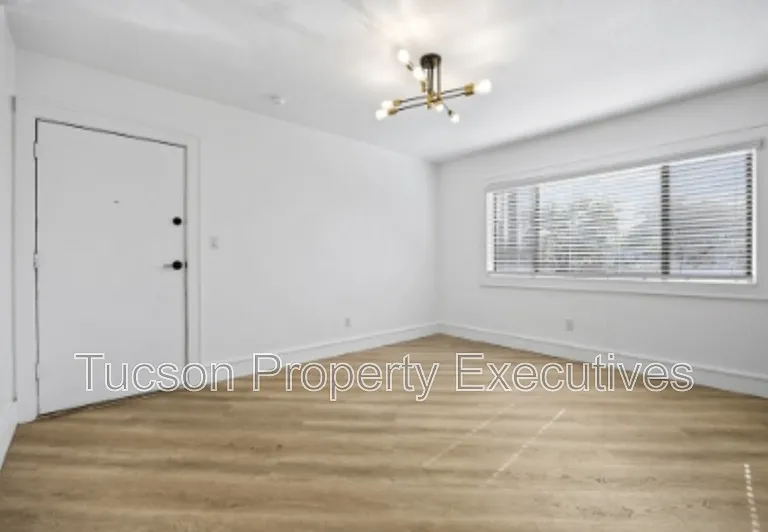 824 E 10th St #L — Photo 18