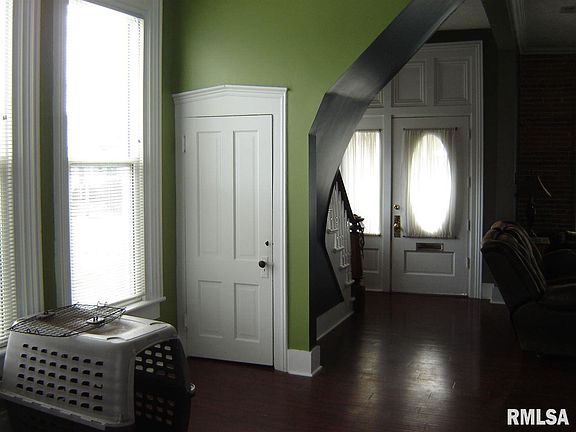 4th image of 410 E 1st South St