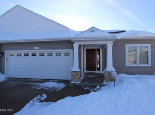 1292 Prestwick Dr, Holland, MI 49423
